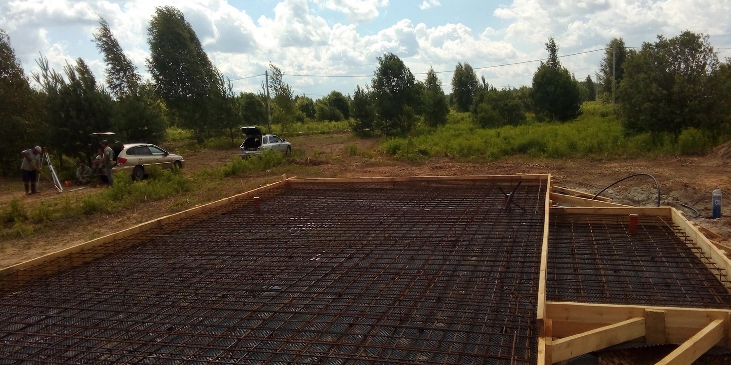 Монтаж фундамента при строительстве дома