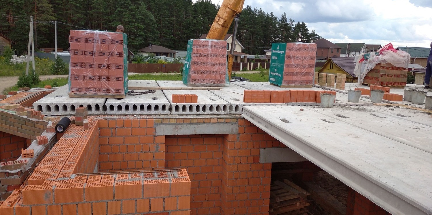 Монтаж межэтажных плит перекрытия